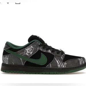 Nike SB Dunk Low BRAND NEW SIZE M5.5 
There Skateboards